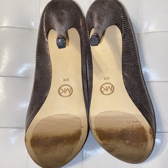 Shoes - Picture 3 of 6